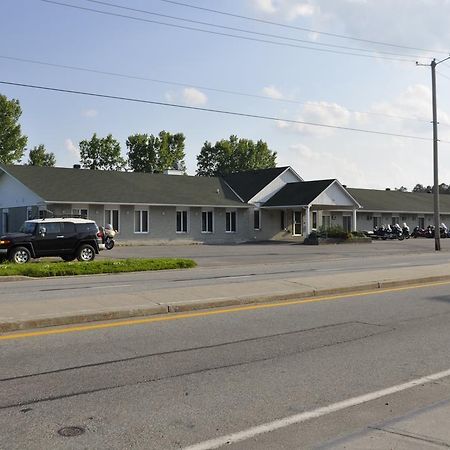 Motel Les Pignons Verts Buckingham Εξωτερικό φωτογραφία