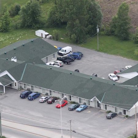 Motel Les Pignons Verts Buckingham Εξωτερικό φωτογραφία