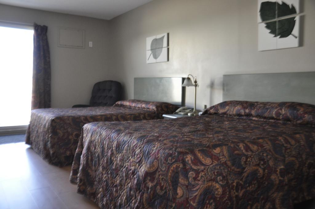 Motel Les Pignons Verts Buckingham Δωμάτιο φωτογραφία