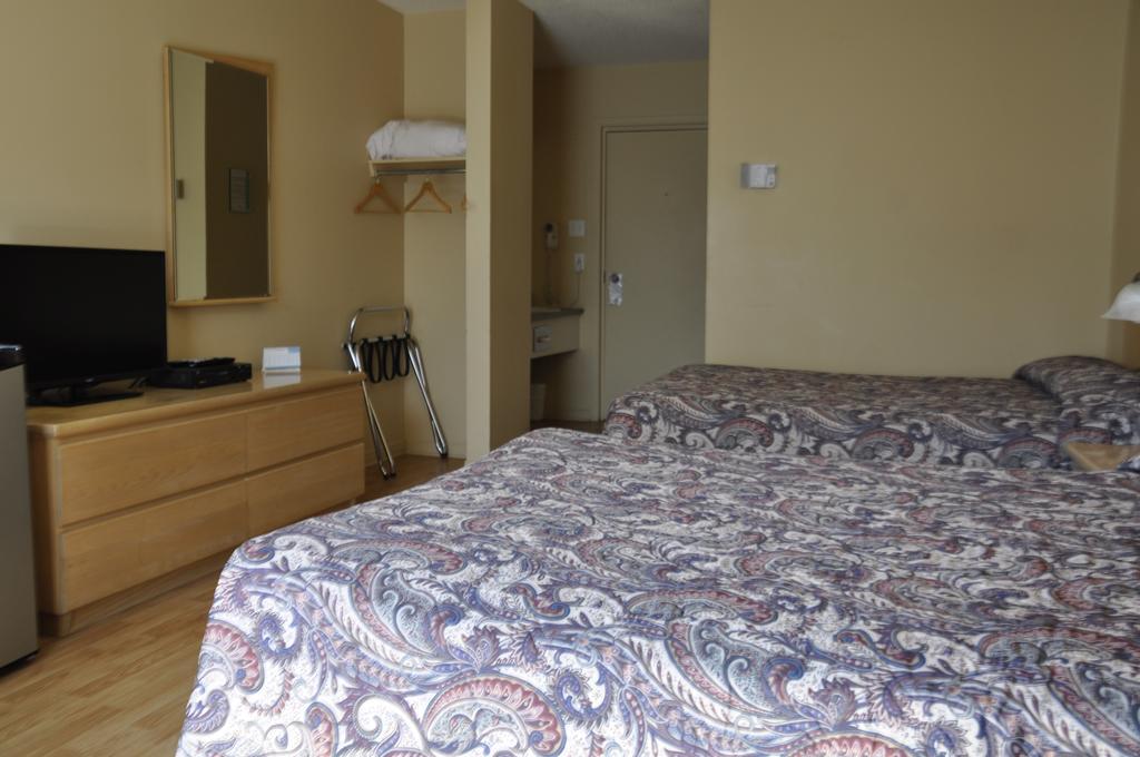 Motel Les Pignons Verts Buckingham Δωμάτιο φωτογραφία