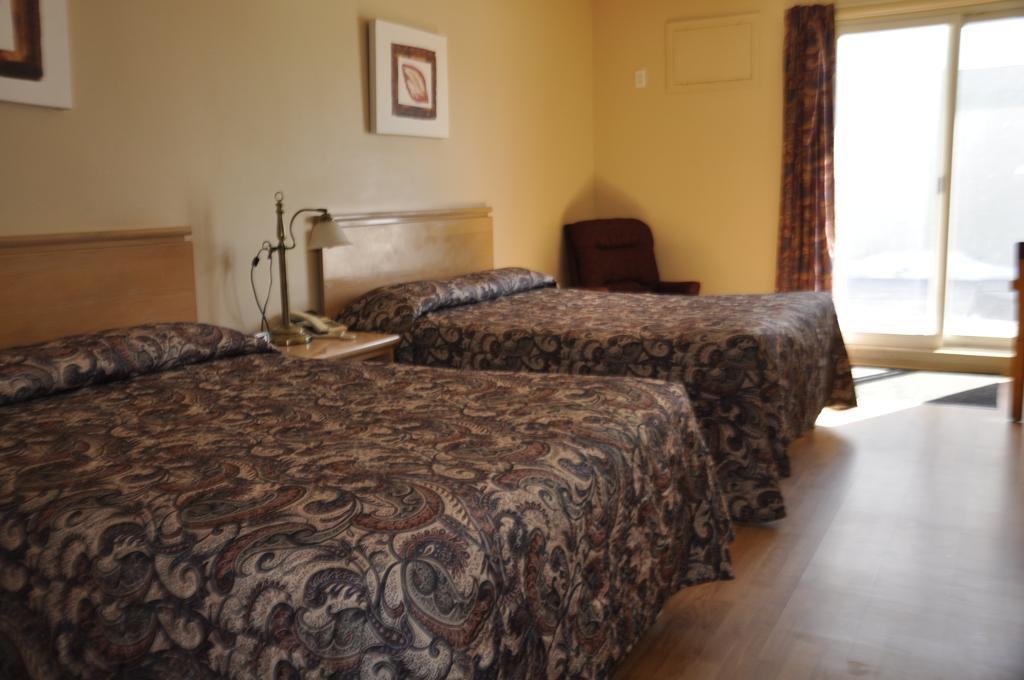 Motel Les Pignons Verts Buckingham Δωμάτιο φωτογραφία