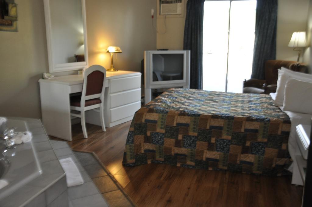 Motel Les Pignons Verts Buckingham Δωμάτιο φωτογραφία