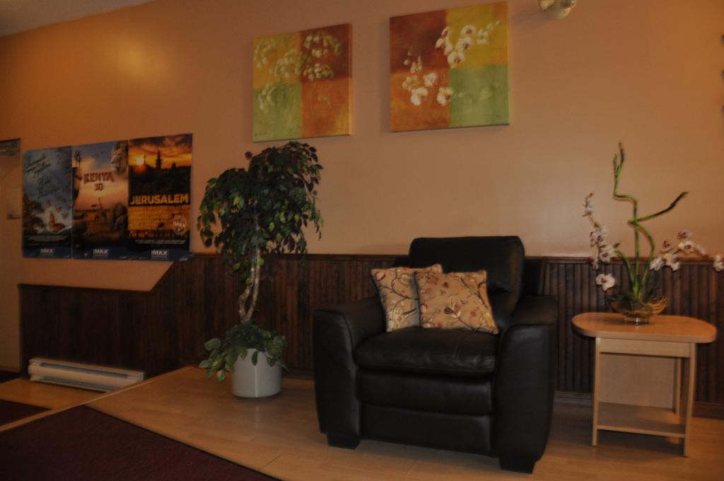 Motel Les Pignons Verts Buckingham Εξωτερικό φωτογραφία