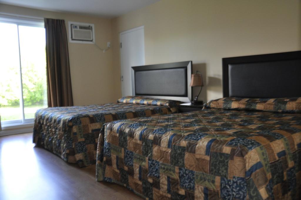 Motel Les Pignons Verts Buckingham Δωμάτιο φωτογραφία