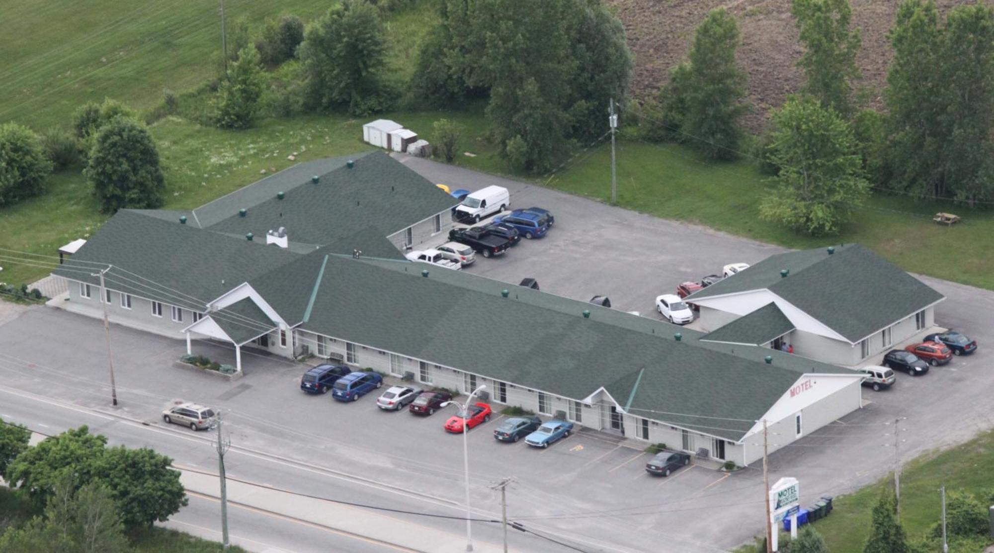 Motel Les Pignons Verts Buckingham Εξωτερικό φωτογραφία