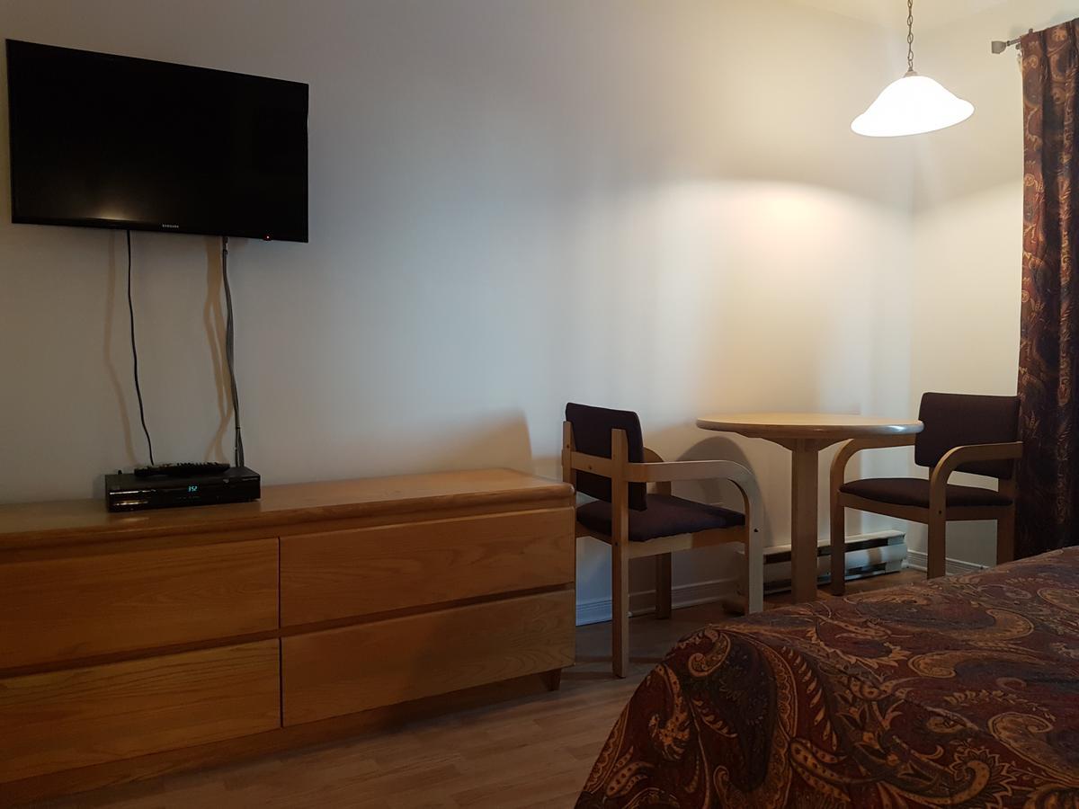 Motel Les Pignons Verts Buckingham Εξωτερικό φωτογραφία