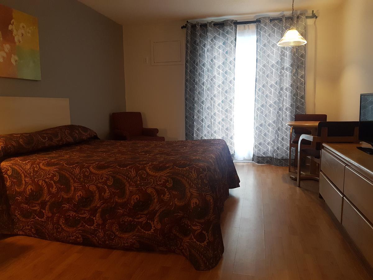 Motel Les Pignons Verts Buckingham Εξωτερικό φωτογραφία